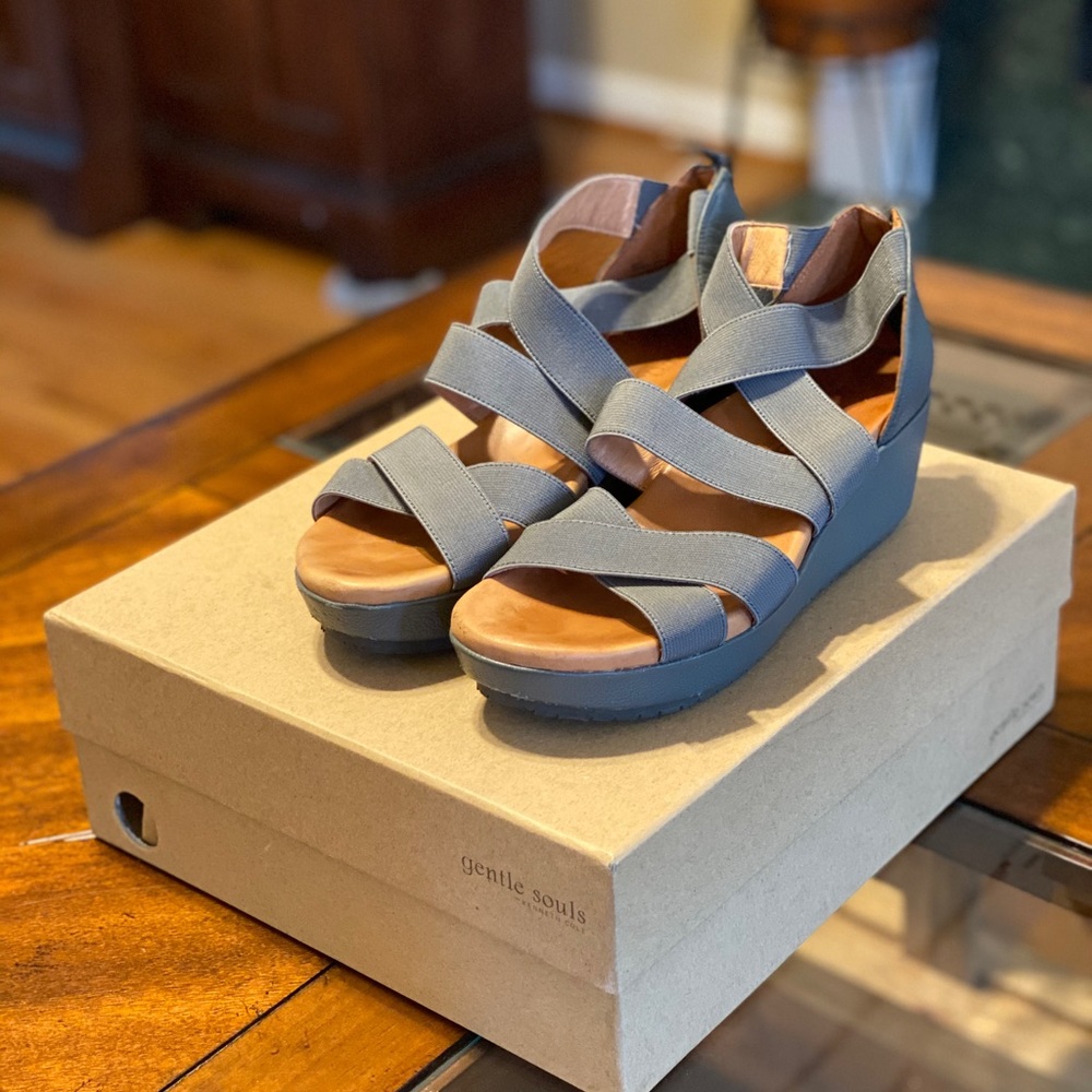 gentle souls by Kenneth Cole sandals